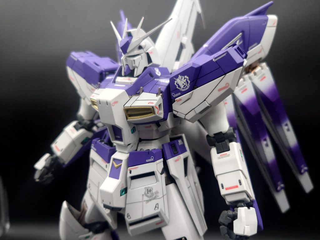 胸部ダクト上側や肩にスジ彫りを追加してます