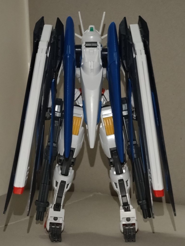 【設定】ニュートロンジャマーキャンセラーを搭載した可変MS。GUNDフォーマットはないものの、同じ核動力機であるZGMF-X20Aストライクフリーダムなどと同じOSを搭載したため「ガンダム」を上乗せした「ガンダムライアットキャリバーン」と呼ぶこともある。また機体番号も、アドステラ、コズミック・イラ双方の識別番号が与えられた。特殊部隊「East of eden」所属。