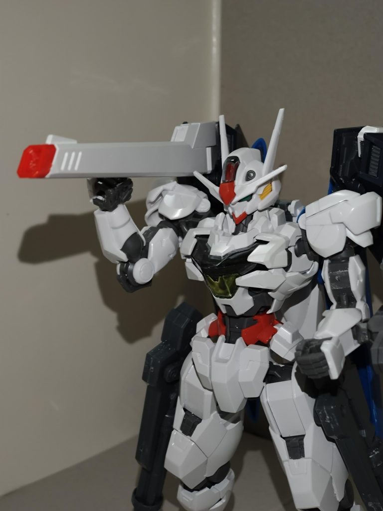 MMI-M773 メドゥーサ4レールガンライジングフリーダムが背部に装備する超高インパルス砲とは異なり、実弾兵器になった。武装の番号は「七深」の語呂合わせ。