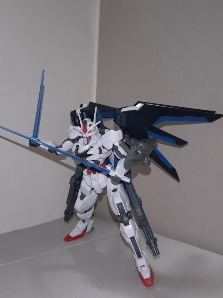 MA-G13B ビームサーベルひざ上にラックがある。