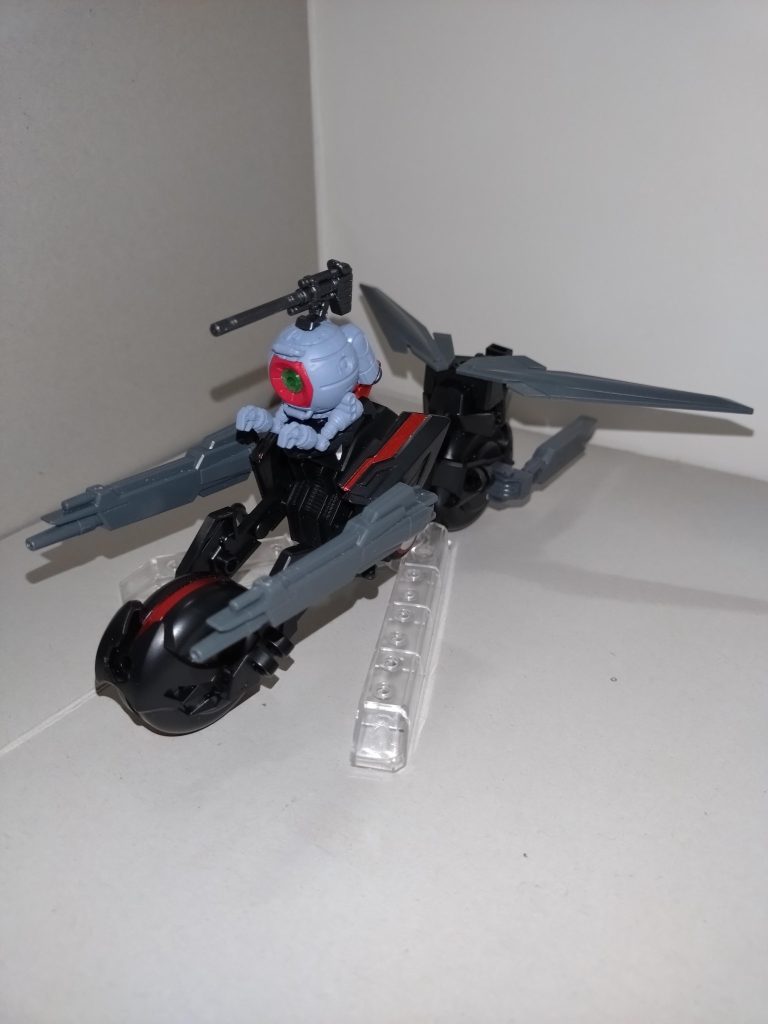 トリニティボールAGウイングバインダーと対艦ビーム砲2門、スモークディスチャージャー2基を装備。