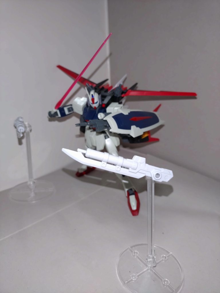 ドラグーンビーム砲と重斬刀の複合兵装による機動武装ポッド。重力下では半径2kmまでしか使えず、宇宙空間でも誘導可能範囲が狭いものの、エネルギー消費量はZGMF-X24Sカオスの機動武装ポッドと比べて少ない。ドラグーンシステムは、同システム搭載型MSとして初めて一般兵対応になったが、これは前述の通りエールストライカー自体に空間認識能力補助機能を搭載させたことによる。