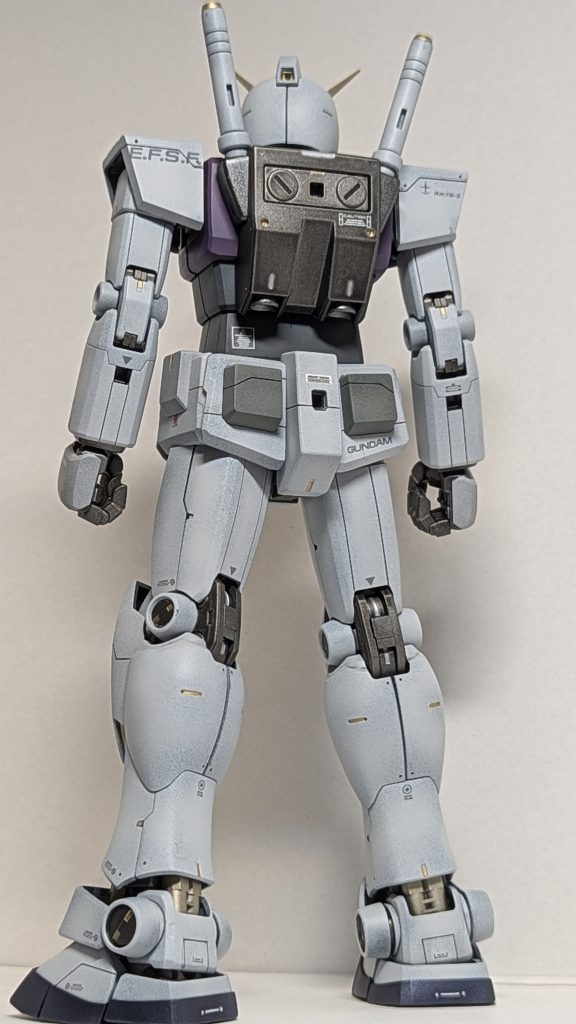 装備が無いと、スリムで華奢な印象。G3はマグネティックコーティング仕様らしく駆動部分の装甲が貫通してません。