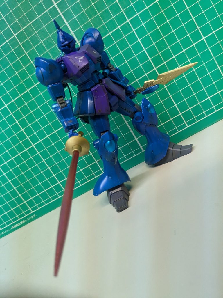 ビームサーベルと実体剣の二刀流。