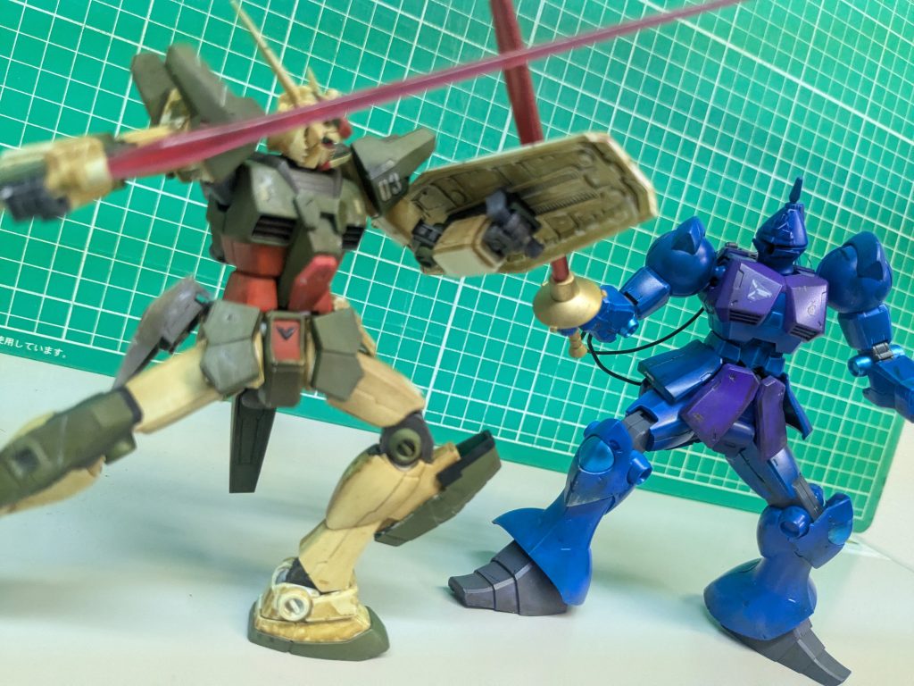 斬り結ぶ二機。躍動感が欲しい。