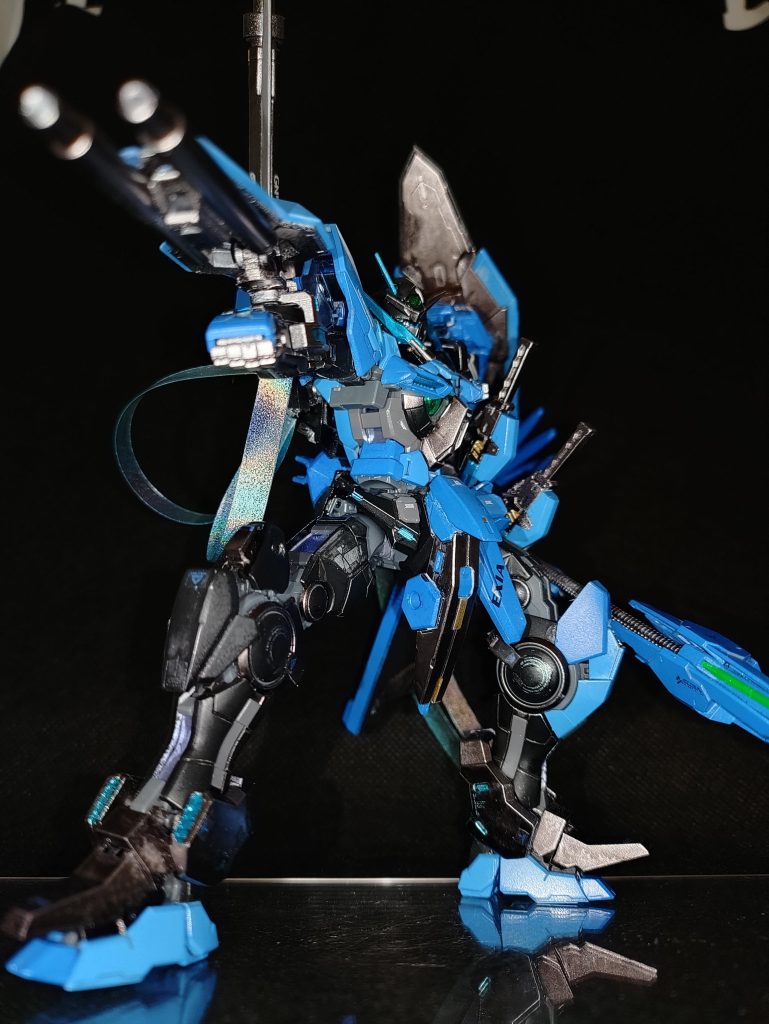 GNシールドガンショートシールド内側の二門の粒子砲。手を開けたまま発砲でき、腕の動きを阻害しないようフレキシブルに可動する。