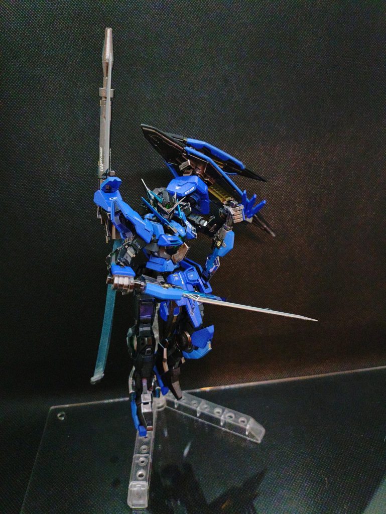 GNロングブレイド/ショートブレイド従来の物と同等であるが鞘に収める事により粒子を充填、抜刀から一定時間刀身に粒子を纏わせる。