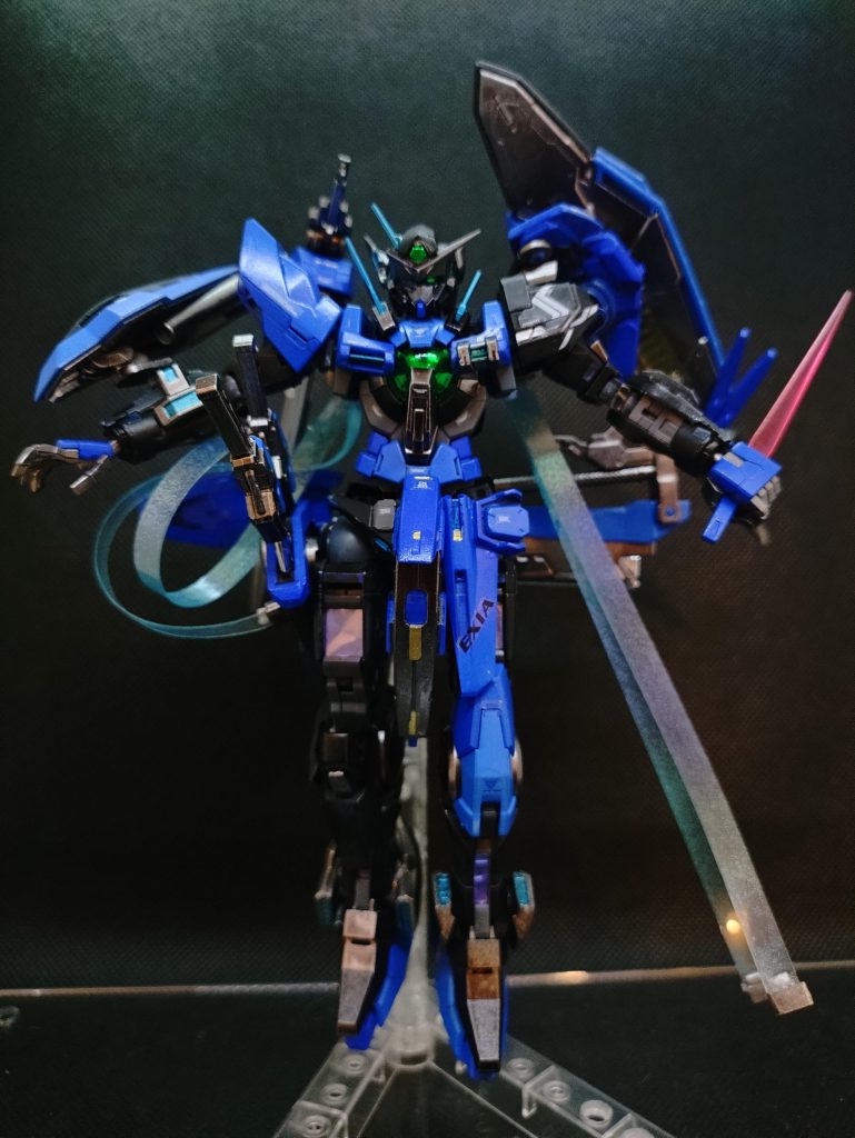 と、色々と妄想の垂れ流し終了。GNブレイドの鞘はネオジム磁石で固定しているので左右どちらも付け替え可能です。何気にパーフェクトガンダムを意識した武装構成だったりします。