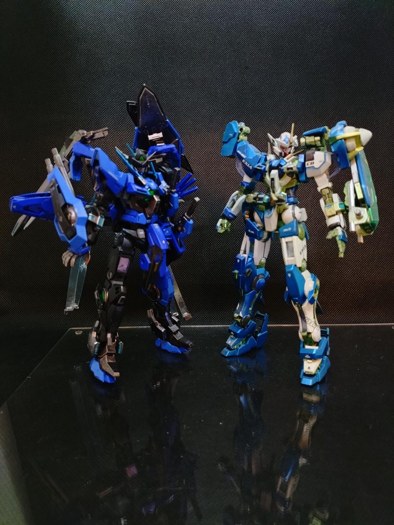 最後はエクストレアの新旧コンビで。ここまで見てくださりありがとうございました!何とか主役機コン間に合いました!!