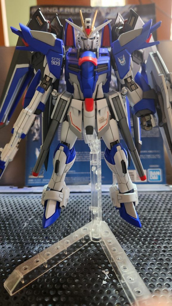 正面からです。この角度、劇場での出撃シーンが目に浮かびます！