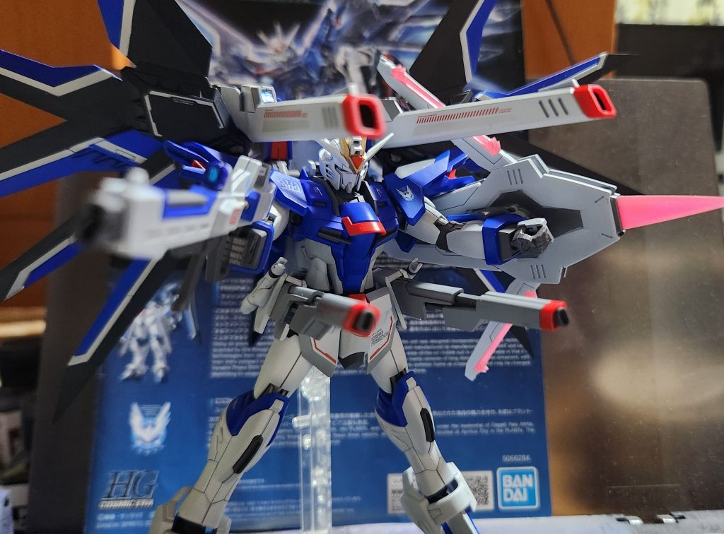 フリーダムといえばフルバースト！かなりの迫力があります！サーベルエフェクトは薄くホワイトで塗装してます！