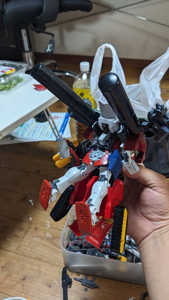 パワードスーツをイメージした感じアイアンマンにこんな感じの変身シーンあったような…