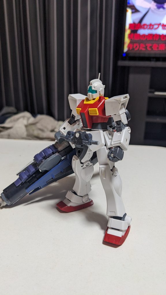  第一形態    左腕を大型複合射撃武器を連結させた基本素体バックパックに連結ジョイントと腰のジョイント意外は普通のGM IIを残している