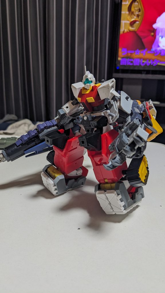 第四形態MSでの歩行が難しい地帯での活動の為に追加装甲を脚部に使用し主に偵察の為に使用された性能的には主に大きな変化は無し