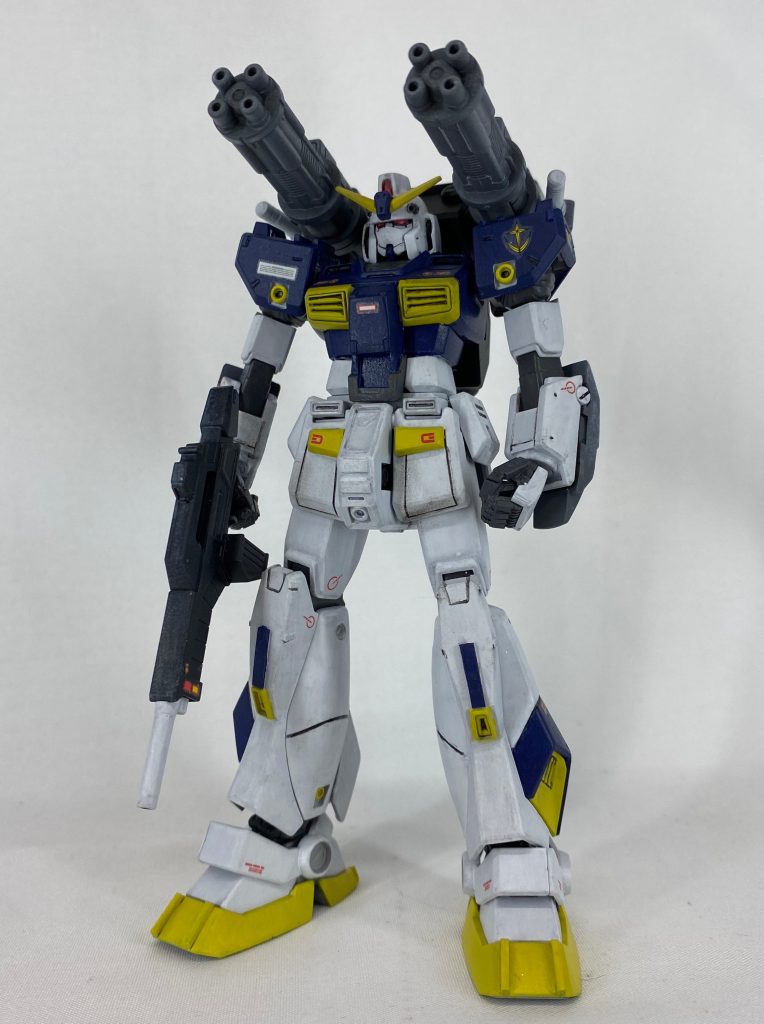 マドロックの運用構想を継承しつつ、更に多様な戦況に対応するべく開発された機体。マドロック最大の特徴であったキャノン砲をガトリングに換装することで、面制圧力を重視し、拠点防衛等における対陸・対空戦闘能力を向上させた。なお開発に際し、オーガスタ基地で開発中の新型MSの部材も流用されているらしい。ということで、アレックスをマドロックにしてみました!