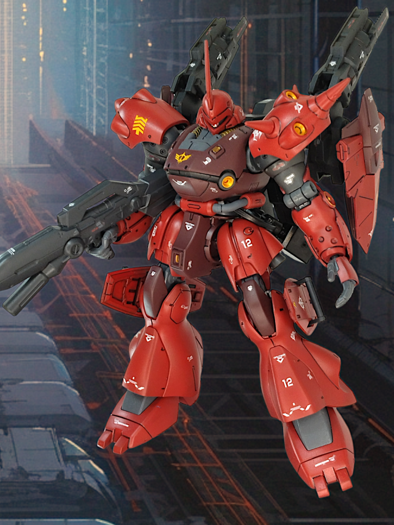 バックパックはゴツい大型ブースター、その側面にビルダーズパーツのファンネルを装備しました下半身のバランスを取るためと、ジャイバズを艤装するために境界戦機のパーツを膝脇に着けていますシャアって後半は微妙な強さになってしまったので「3倍速い!赤い彗星」を復権させるべく作成しました