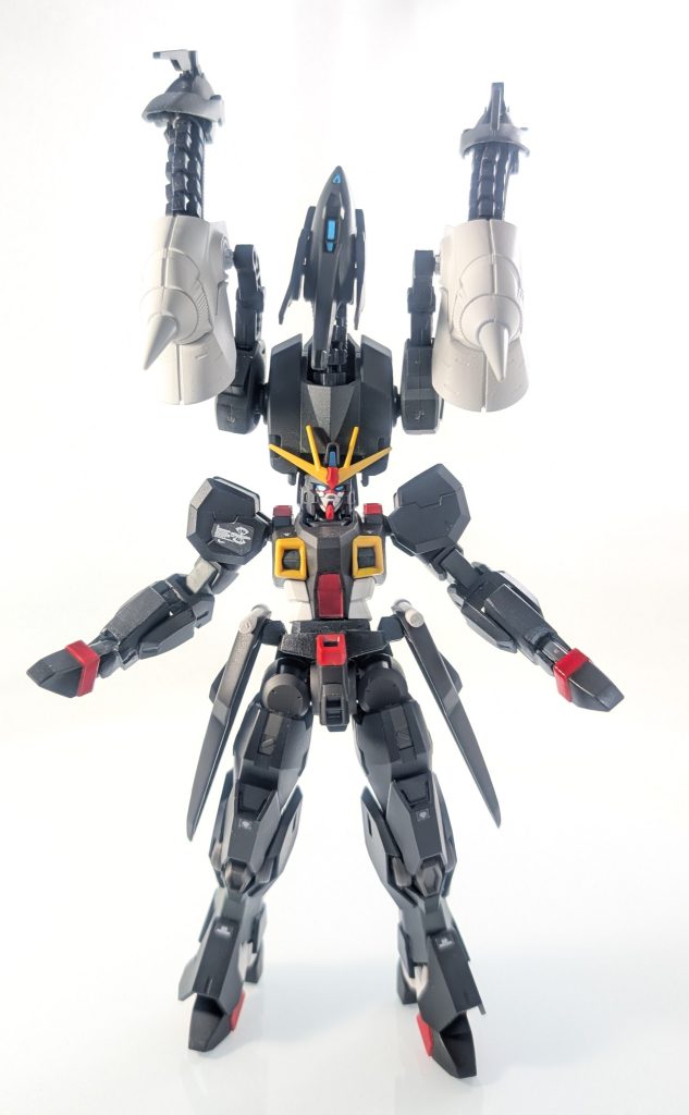 拳パーツ外す以外は完全変形にしました。腕(前脚)の差替えが何か嫌で意地になってしまった結果リボーンズガンダムのパーツ流用でなんとかしました。この状態で顔と身体をシールドで隠したり足首回したり云々で変形完了です…元々のシールド固定用パーツは使ってるからその時点で完全変形ではなくない？って気もしている(謝)