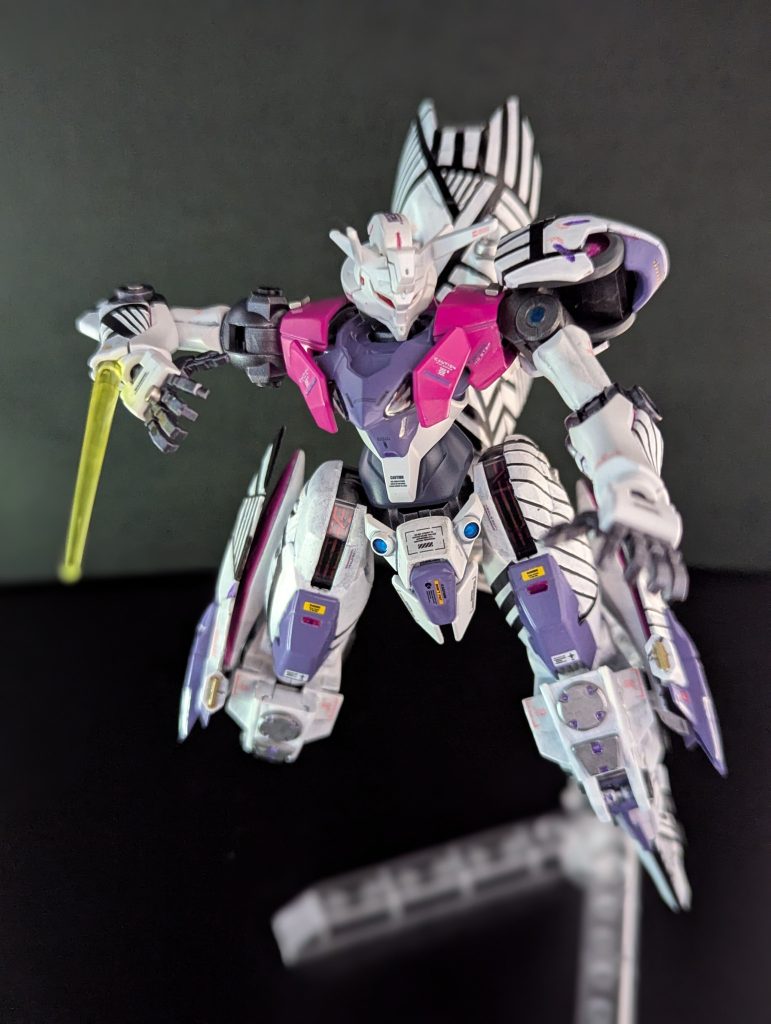 両腕袖口:キュベレイ同様にビームガン兼ビームサーベル