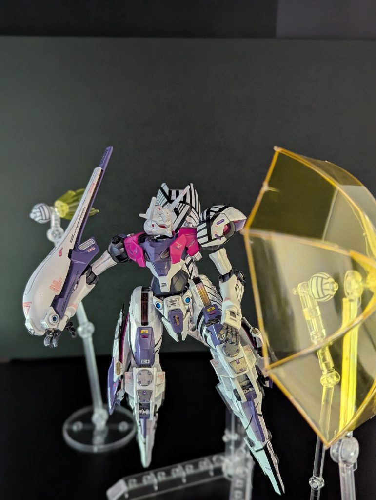 ビームシールドはセリアの傘型のおもちゃを利用。無色透明のためマッキーの黄色で塗りつぶし。