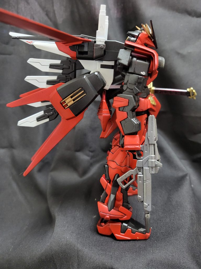 スジ彫りが苦手なので、ディテールアップパーツで半誤魔化し。やはりツメが甘い、雑さ加減ですが、お気に入りにはなりました。