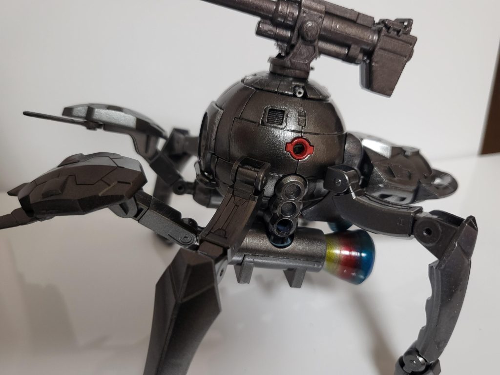 角度によっては黒いです