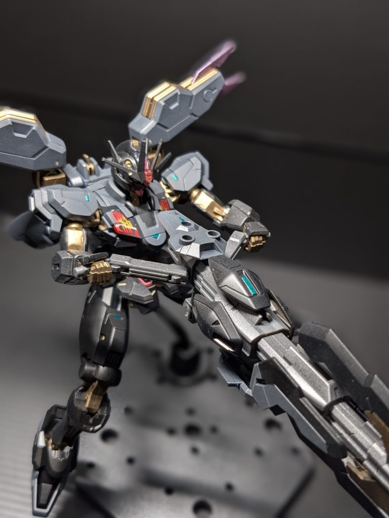 ポイントの緑の塗装は水性ホビーのメタリックグリーンを筆塗りしてます。