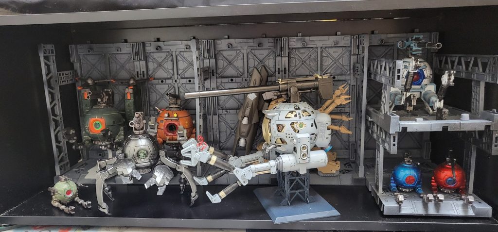 ほんとは色々なMSを並べようと作ったのに、ボールだけで満車です