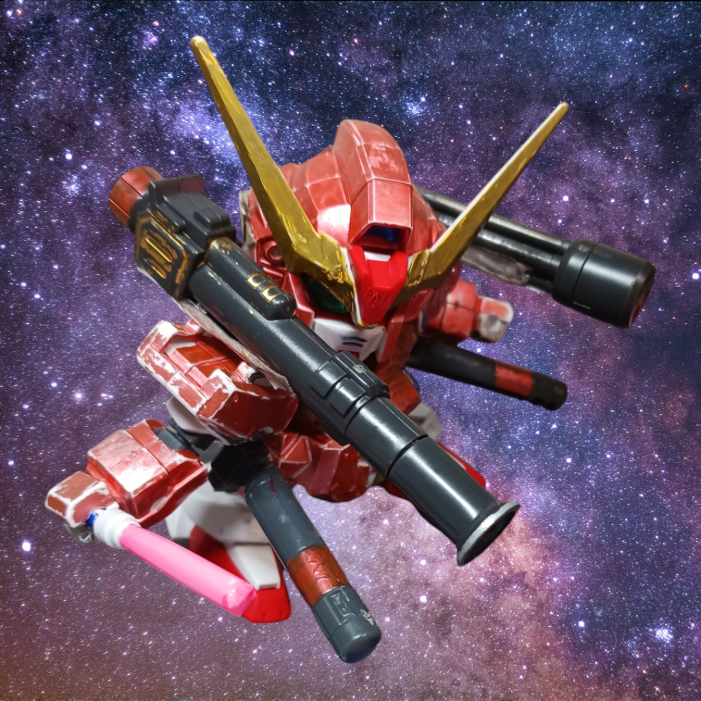 ビームサーベルもあるが、あくまでも近距離に近づかれたりした時など非常用である。武器は、ビームキャノン2門、腰部レール砲2門、ビームライフル、ビームサーベル、アーマーシュナイダー、シールド