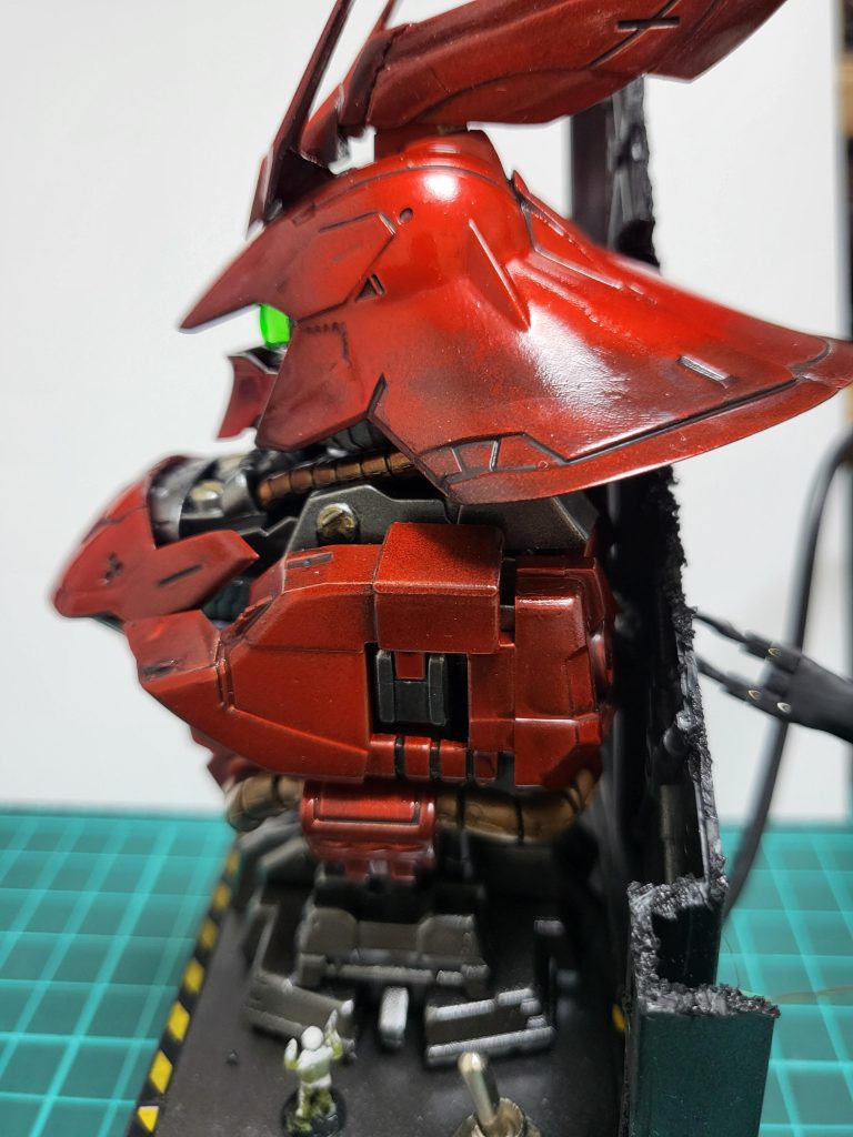 LEDライトで2箇所光りますちなみにキャンディ塗装並びに合わせ目を消し、スミ入れはしています