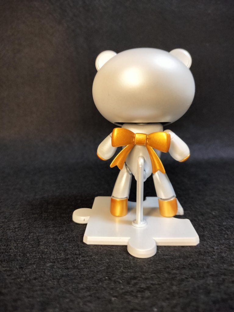 黒い三連星バージョンを買ったのに、真っ白にしてからパール！