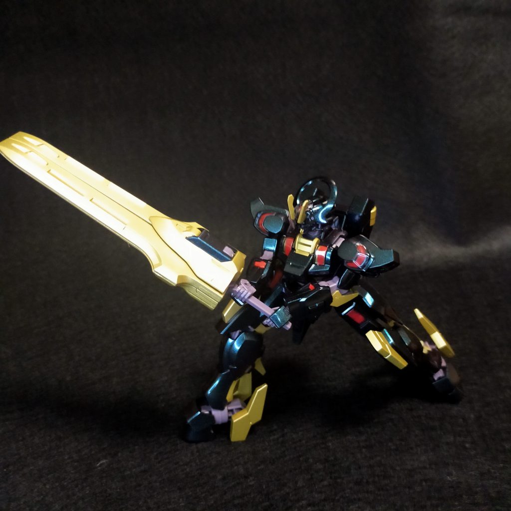 久しぶりにHG作りましたが、昔と違って可動域も凄くてクオリティ高くてビックリです(zaku-kao8)写真だとパープル感が分かりづらいです(gundam-kao9)