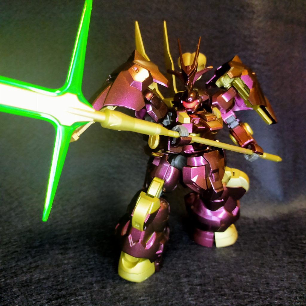 久しぶりにHG作りましたが、昔と違って可動域も凄くてクオリティ高くてビックリです(zaku-kao5)