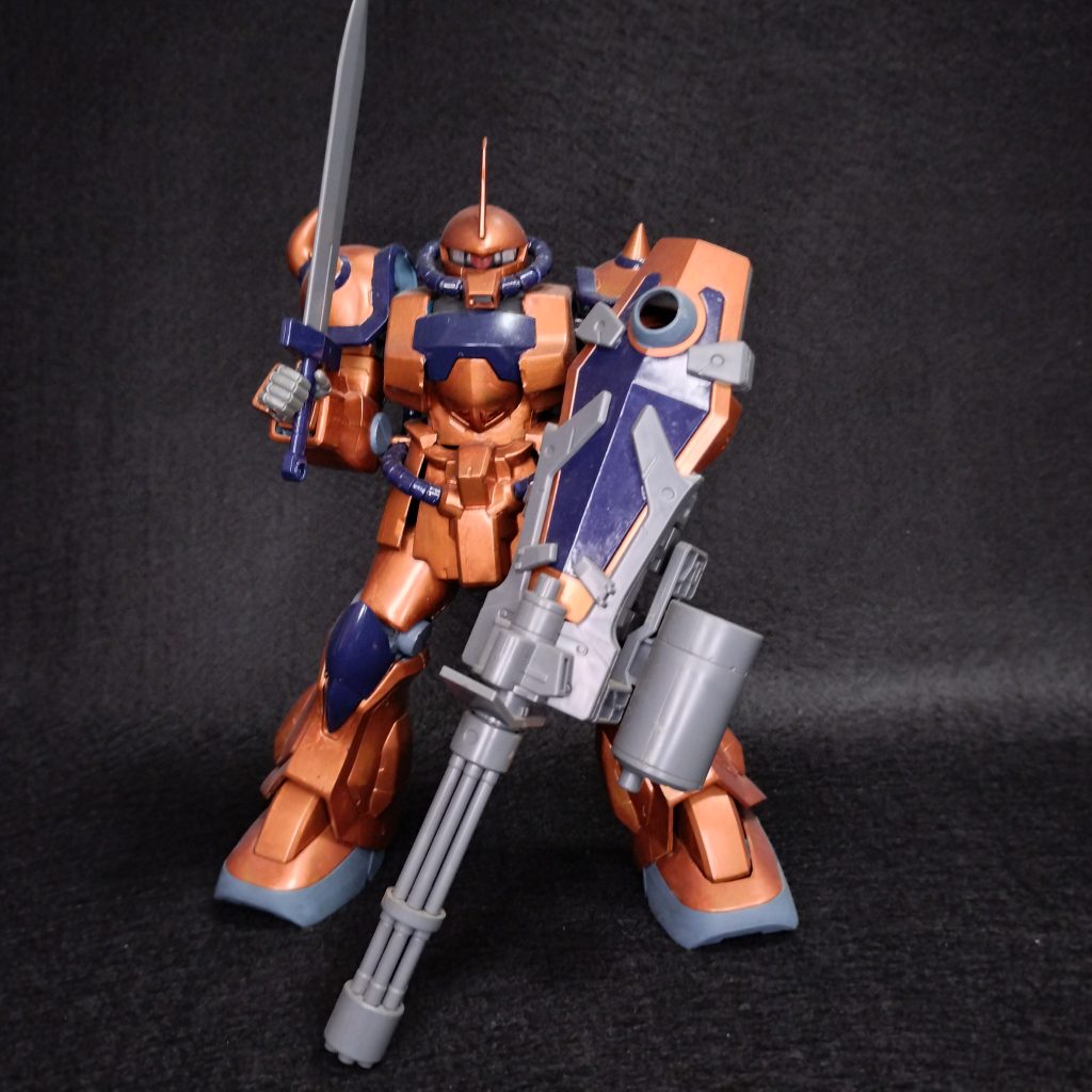 グフカスタム。武器がいっぱい！ガトリングがカッコいい✨️復讐のレクイエムにも出てましたね。