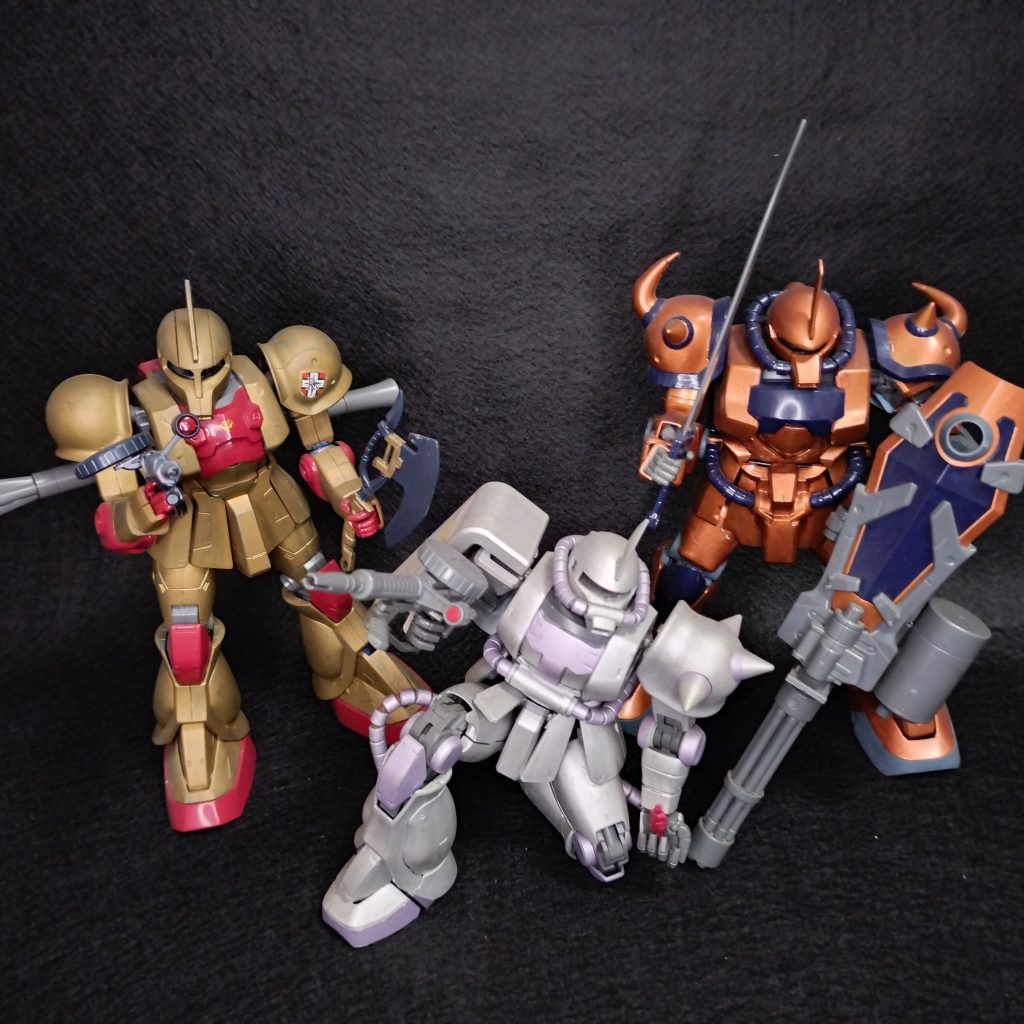 金・銀・銅　兄弟です(gundam-kao3)本当は旧・Ⅱ・Ⅲで作りたかったのですがⅢのMGが無いので…バンダイさん作って欲しい(zaku-kao3)