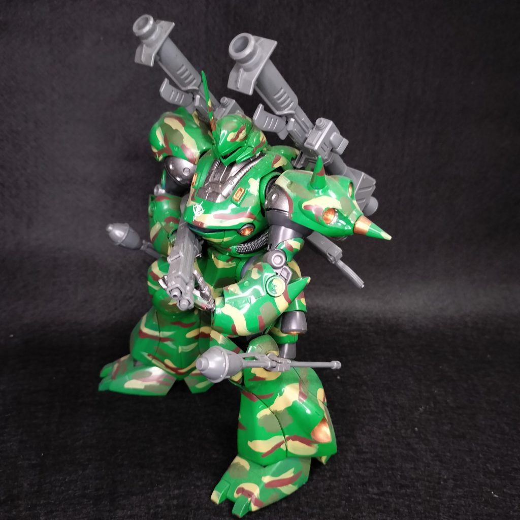 何も見ないで描いた割には意外と森林迷彩になれたかなと思います。