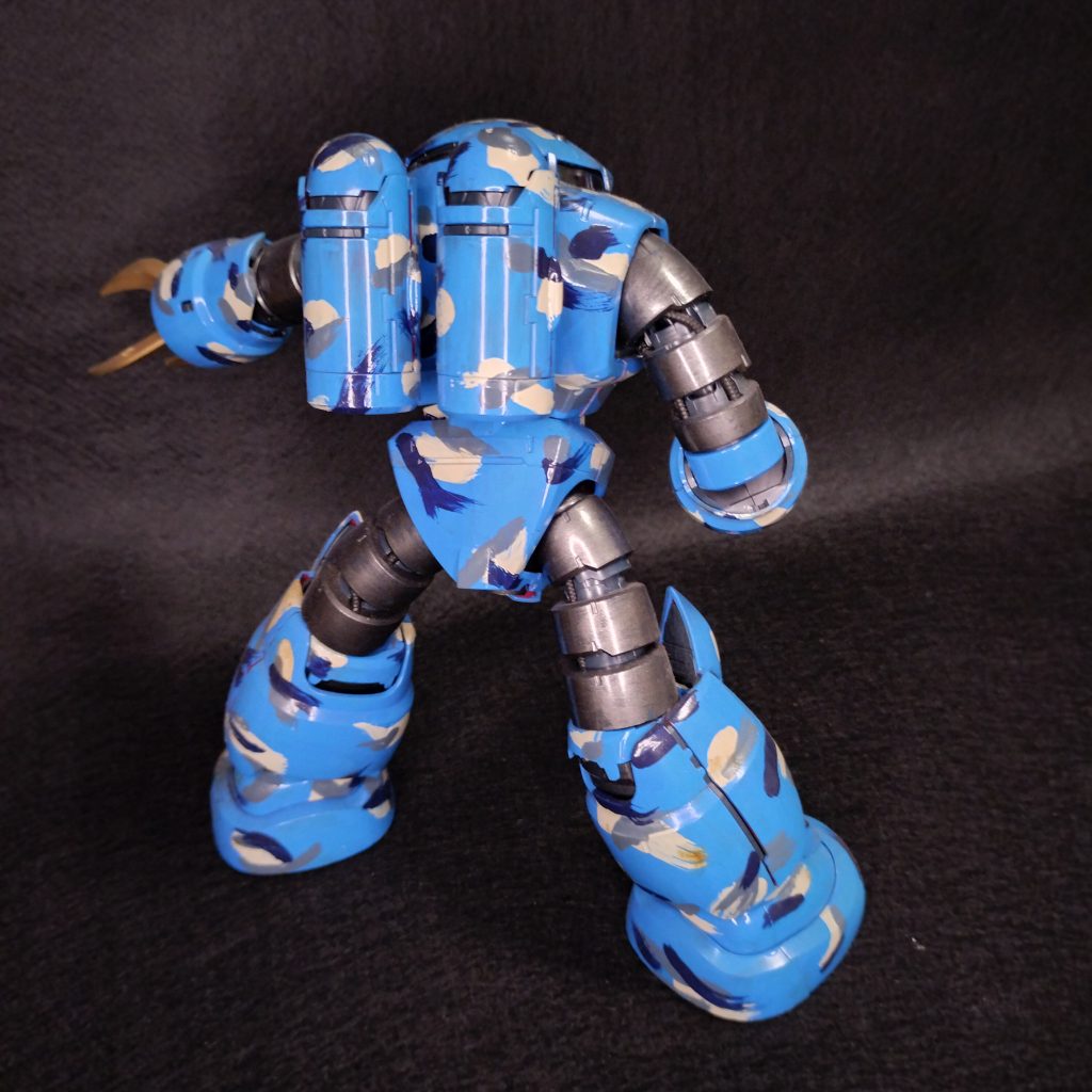 森林迷彩が意外と上手く出来たと思っていたので調子に乗って塗ってました(gundam-kao5)