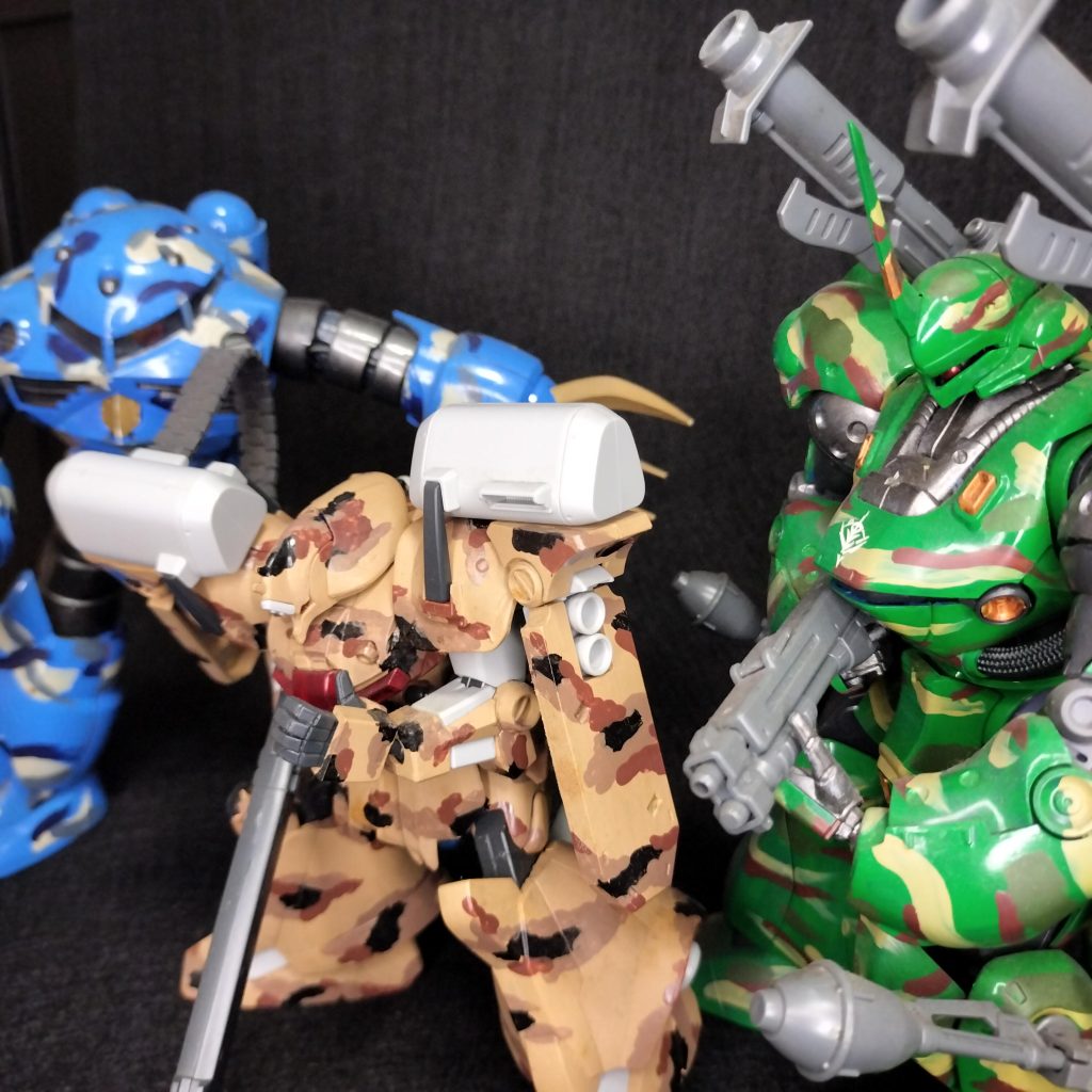 迷彩兄弟　末っ子です(gundam-kao7)