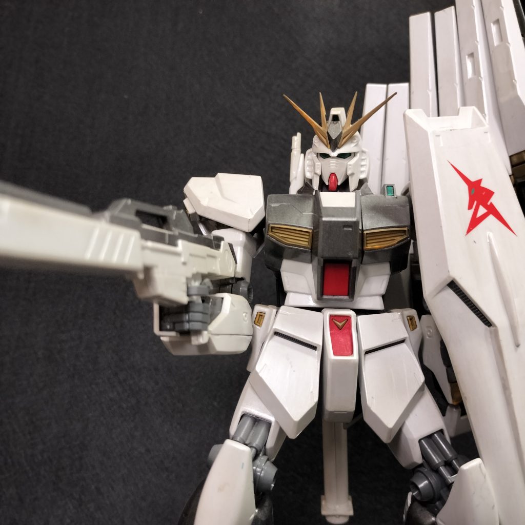 パールホワイト、ガンメタリック、メタリックレッド、メタリックグリーン、ゴールドで塗っております😊