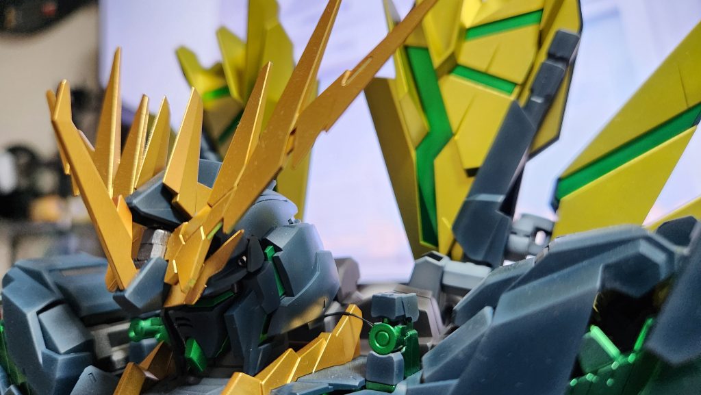 ゴールドを2種類使用してます。