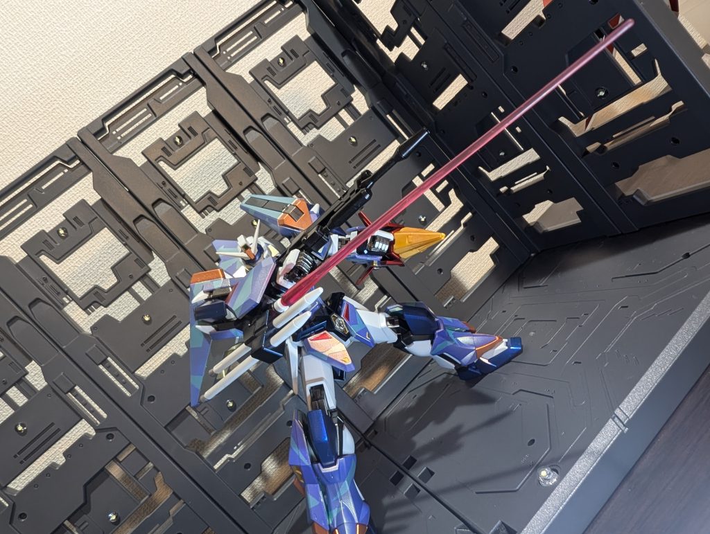 ランサーダート1段ずらしてビームサーベルをトンファーっぽく装備させてます。