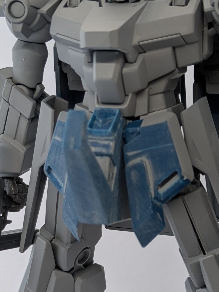 フロントスカートの小型バーニアは綺麗に塗分ける自信がなかったので別パーツ化。