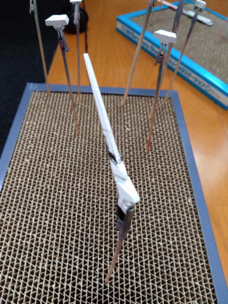 アンテナ　曲がってるし合わせ目消しとエッジがだれて、めっちゃやり直した