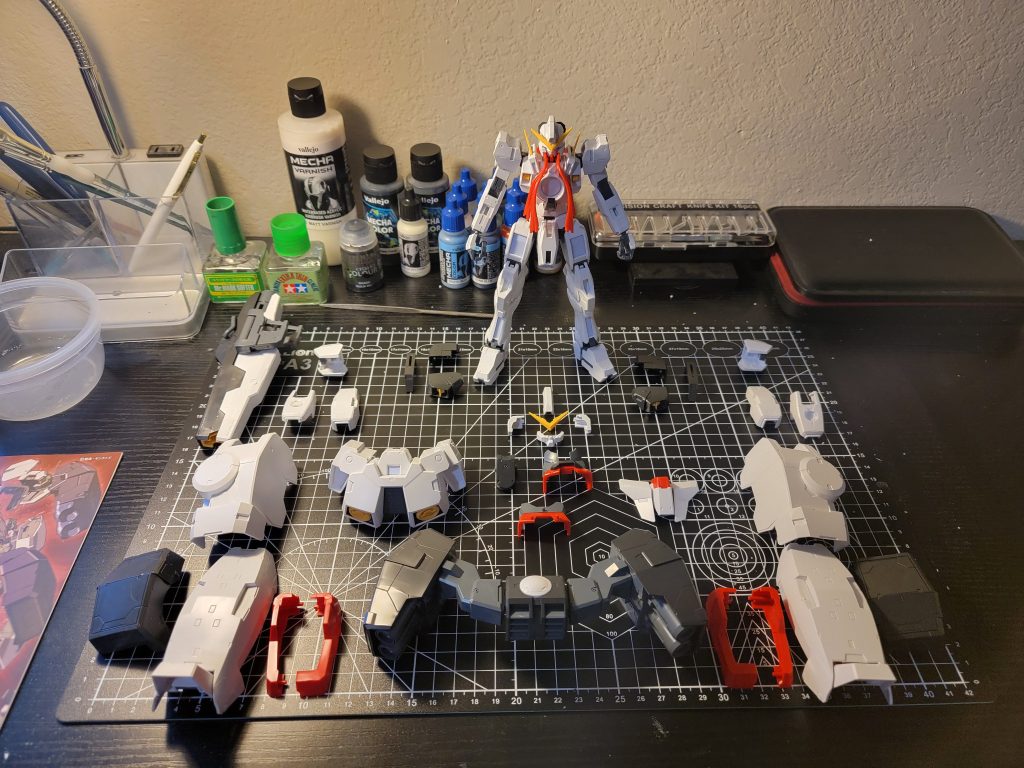 ガンダムナドレはヴァーチェの装甲を装着していない状態で展示されています。未塗装です。