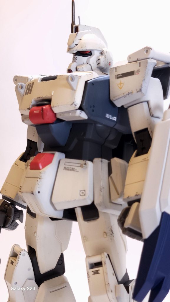 次はグフカスタムや陸戦型ガンダムも作製して並べたいところです。それでは!