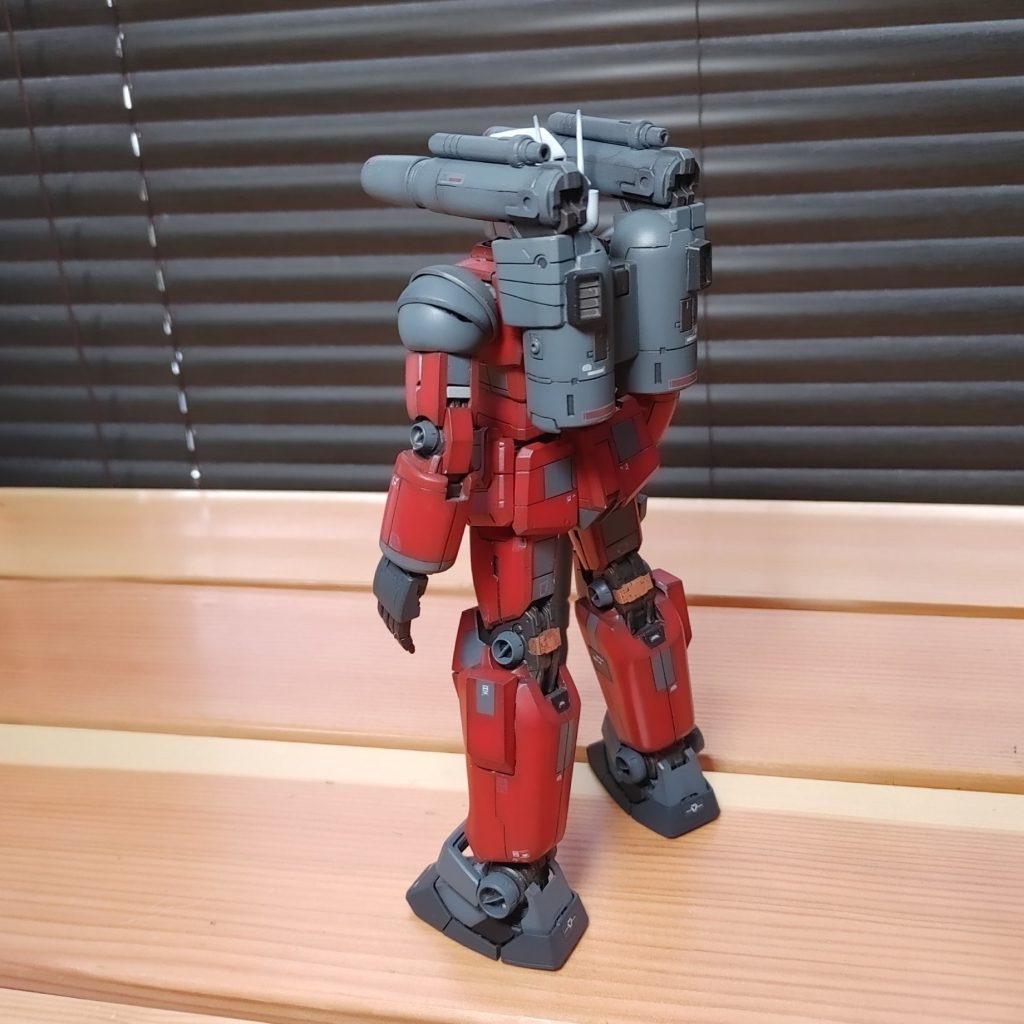 塗装はおじさん大好き黒立ち上げです。ジョニー・ライデンくらいの赤になりました。  ガンキャノンにしては軟弱な姿になりましたが、先に書いたように共通のプラットホームからの外装変更でガンダムとガンキャノンが出来上がっているという(勝手な)設定なら、これがガンキャノンの真の姿(ということにしてもいい)ですよね?そうしましょう。ガンプラは自由だ!ガンキャノン、いまいち立体化に恵まれない印象なんですよねぇ。ガンダムやザクのデザインのバリエーションは数多ありますが、ガンキャノンはそのアレンジに置いていかれているなぁと思います。いや、オリジンやククルスドアン版があるか。マッシヴでかっこいいですよね。 だがしかしリバイブ、お前はダメだ!!!脚長小顔ガンキャノンはガンキャノンに非ず!(好きな人ごめんなさい) オリジン版でなく純粋なMG2.0ガンキャノン、でないかなぁ。 長々とぼやいてすいません。ここまで読んでくれた方に感謝申し上げます。
