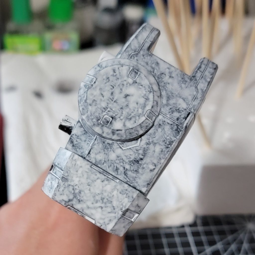 ガンダムヴァーチェの装甲にMAX塗装を2度塗りした状態。