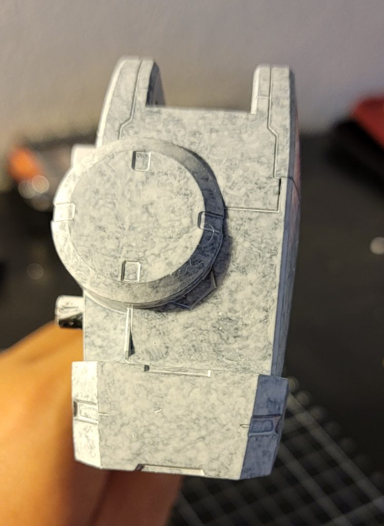 ガンダムヴァーチェの装甲にMAX塗装を4度塗りした状態。