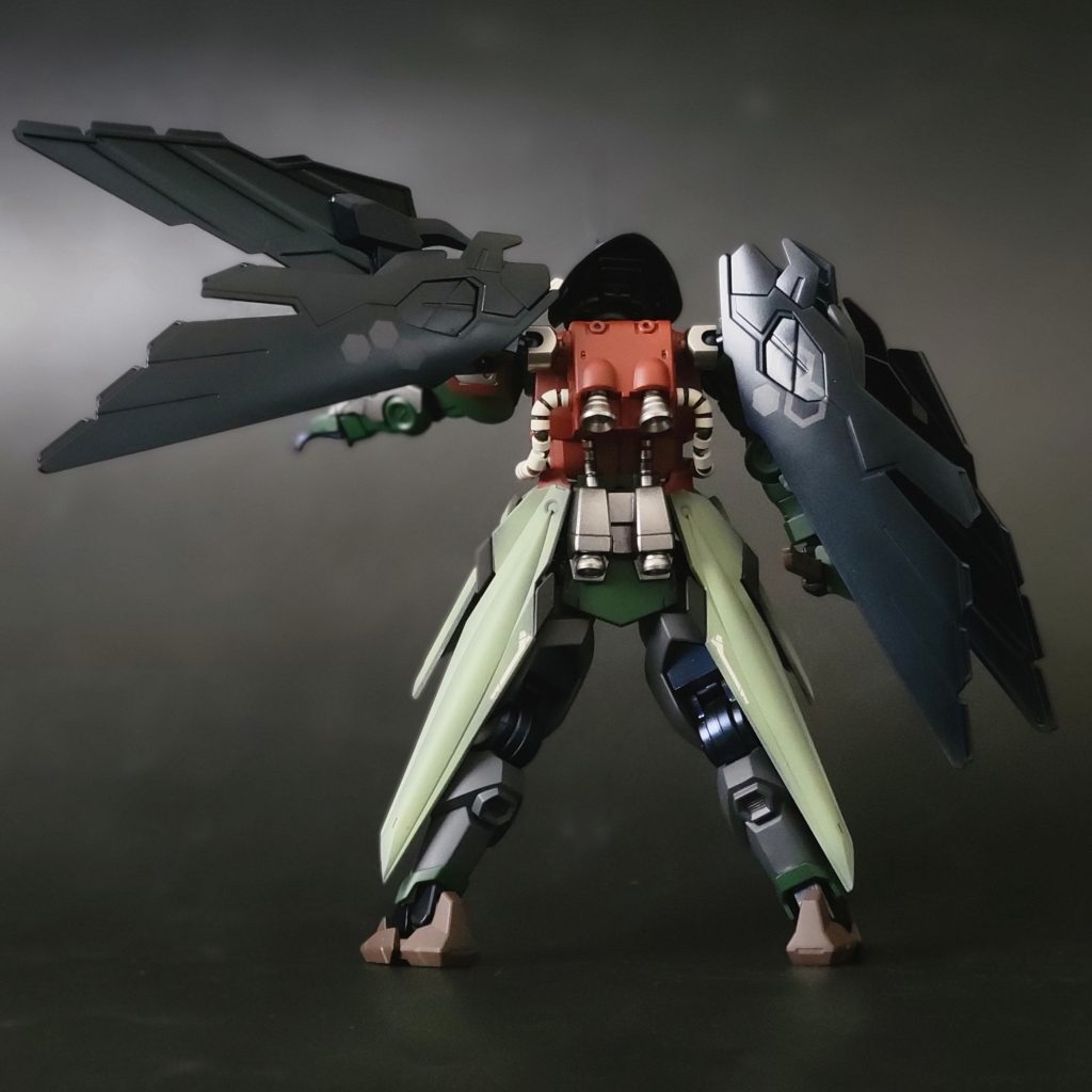 ミキシングには主にオリジンザク、百錬、フルクロス、グリモアレッドベレー、マラサイ、イフリート改を使用。総作業時間3日くらいで作ったので、全体的に少し雑いです。カラーリングと翼でまあまあそれっぽくなったんじゃないかなと思います。