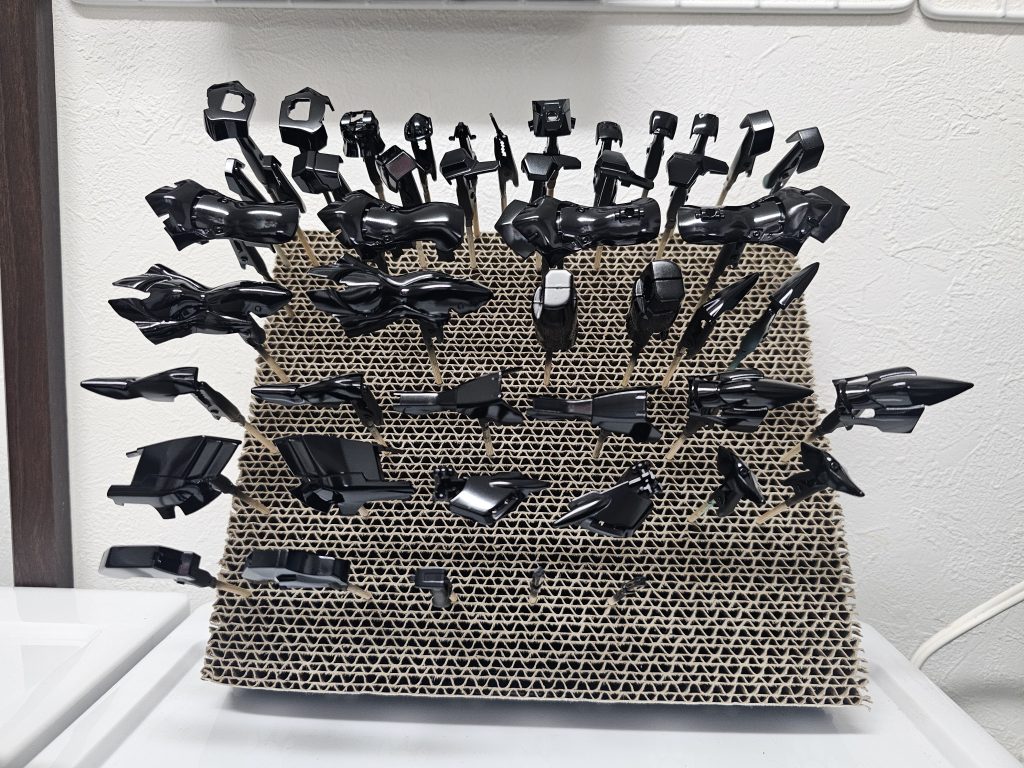 外装真っ黒の図外装ｶﾞｲｱﾉｰﾂ　ｻﾌｴｳﾞｫ↓ヒケ消し↓ｶﾞｲｱﾉｰﾂ　ｻﾌｴｳﾞｫﾌﾞﾗｯｸ↓ｶﾞｲｱﾉｰﾂ　EXﾌﾞﾗｯｸ↓Mr.ｸﾘｽﾀﾙｶﾗｰ　ﾑｰﾝｽﾄｰﾝﾊﾟｰﾙ↓ｶﾞｲｱﾉｰﾂ　ｸﾘｱﾚｯﾄﾞ↓ｶﾞｲｱﾉｰﾂ　EXｸﾘｱ↓スミイレ→水性ﾎﾋﾞｰｶﾗｰ　ｼﾞｬｰﾏﾝｸﾞﾚｰ+ﾌﾞﾗｯｸ↓デカール↓ｶﾞｲｱﾉｰﾂ　EXｸﾘｱ ↓Mr.ﾎﾋﾞｰｶﾗｰ　缶ｽﾌﾟﾚｰ　光沢ｸﾘｱ