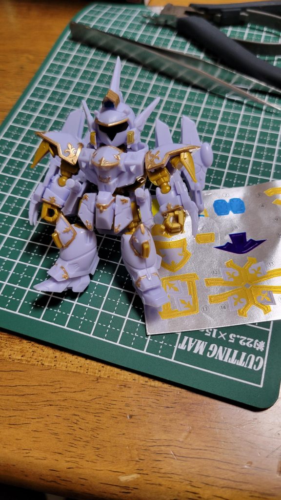 モビリティジョイントはシールが結構多めですが筆塗りでいい感じになります。少しムラがあり下手ですが、、、